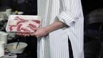 Manisnya Jimin Saat Makan dan Pose di Dapur Bareng Member BTS