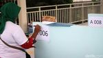 Penampakan Lapak PKL di Skybridge Tanah Abang