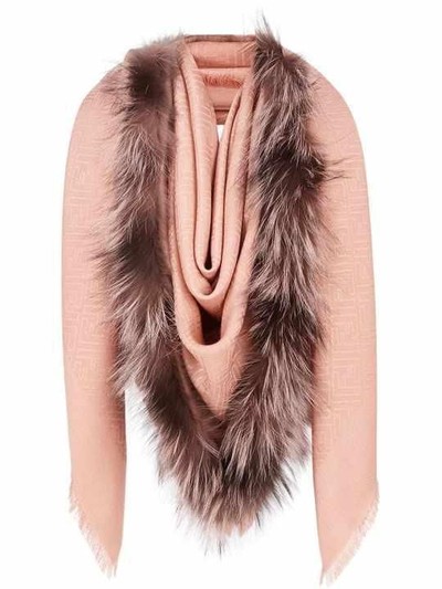 Syal Fendi yang disebut mirip bentuk Miss V. Foto: Dok. Farfetch Syal Fendi yang disebut mirip bentuk Miss V. Foto: Dok. Farfetch