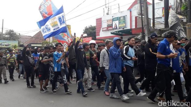 Ratusan Bobotoh di Sukabumi Demo Desak PSSI Direvolusi