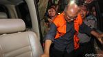 Ditahan KPK, Bupati Malang Tebar Senyuman