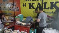 Ini Rawon Kalkulator yang Potongan Dagingnya Besar dan 'Mlekoh' Rasanya