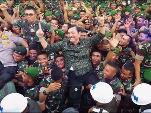 Di Balik Joget Satu Jari Luhut Pandjaitan yang Viral