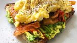 Bosan Sarapan Roti Tawar? Bikin Saja Avocado Toast yang Kekinian Ini