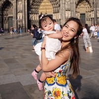 Kampanye Passavee yang mempromosikan ASI-nya pun mendapat tentangan dari sejumlah dokter dan pakar parenting. Mereka berpendapat jika berbagi ASI bisa menimbulkan bahaya medis.  Foto: Instagram @numwanz