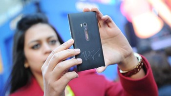 Windows Phone, selain operasionalnya berbeda dari iPhone dan Android, juga mengandalkan fitur kamera. Foto: Getty Images