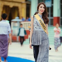 Inilah penampilan Nadia Purwoko memakai batik di sela-sela mengikuti karantina Miss Grand International 2018 yang tengah berlangsung di Thailand. Nadia sendiri mewakili Indonesia di ajang Miss Grand International setelah menjadi pemenang kontes Miss Grand Indonesia 2018 yang digelar pada Juli 2018. Foto: Instagram Miss Grand Indonesia