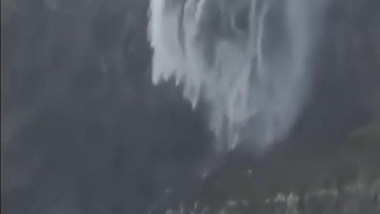 Foto: Air terjun di Pantai Talisker (BBC News/Instagram) Foto: Air terjun di Pantai Talisker (BBC News/Instagram)