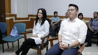 Keduanya bersikap dingin dan tak bertatapan di sepanjang sidang. (Pool/Palevi S/detikFoto)