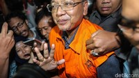 Rendra Kresna diduga menerima suap Rp 3,45 miliar dari seorang swasta bernama Ali Murtopo. KPK menyebut penerimaan suap itu untuk pembayaran utang kampanye Rendra.