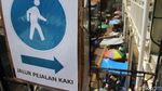 Penampakan Lapak PKL di Skybridge Tanah Abang