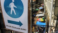Skybridge merupakan solusi atas permasalahan jalan Jati Baru yang ditutup Pemprov untuk pedagang.