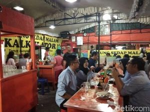 Ini Rawon Kalkulator yang Potongan Dagingnya Besar dan Mlekoh Rasanya