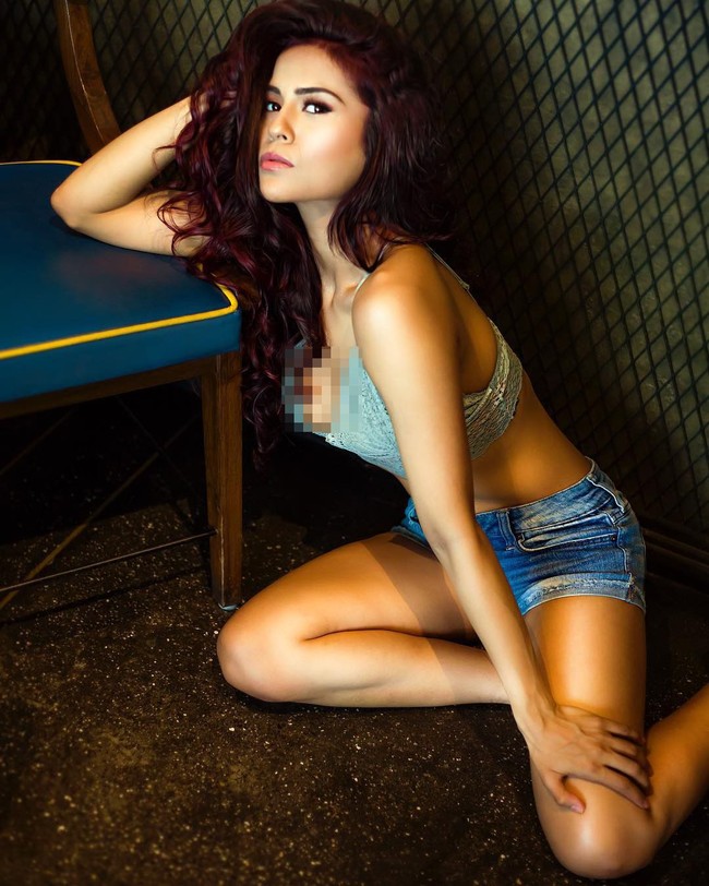 Hingga kini, aktris yang tinggal di Mumbai, India ini masih aktif di industri hiburan dan seni peran. Foto: dok. Instagram @sanaofficial