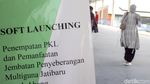 Penampakan Lapak PKL di Skybridge Tanah Abang