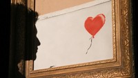 Pada Kamis (13/10) malam, Love is in the Bin dengan cepat naik dan terjual puluhan kali lipat.  Foto: Getty Images