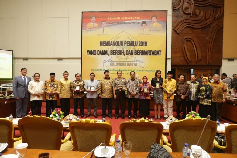 MPR Minta Masyarakat Rileks Hadapi Pemilu 2019 MPR Minta Masyarakat Rileks Hadapi Pemilu 2019
