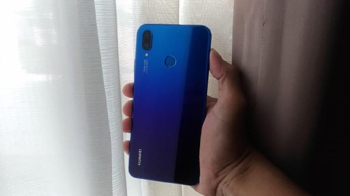 Huawei Nova 3i/ Foto: Moch Prima Fauzi Huawei Nova 3i/ Foto: Moch Prima Fauzi