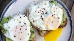 Bosan Sarapan Roti Tawar? Bikin Saja Avocado Toast yang Kekinian Ini