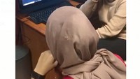 Staf Fraksi Golkar tertembak jilbab bagian belakang, nyaris kena kepala. Foto: dok. Istimewa