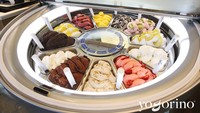 Tuh kan, ada banyak rasa es krim yang ditawarkan restoran milik Zico ini. Ini karena Yogorino merupakan gerai es krim asal Italia yang sudah ada sejak 1993. Jadi kelezatannya sudah tak diragukan lagi! Foto: Facebook Yogorino Korea