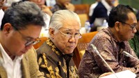 Rapat kerja itu pun membahas mengenai permodalan dan pembinaan kepada para pelaku ekonomi kreatif.
