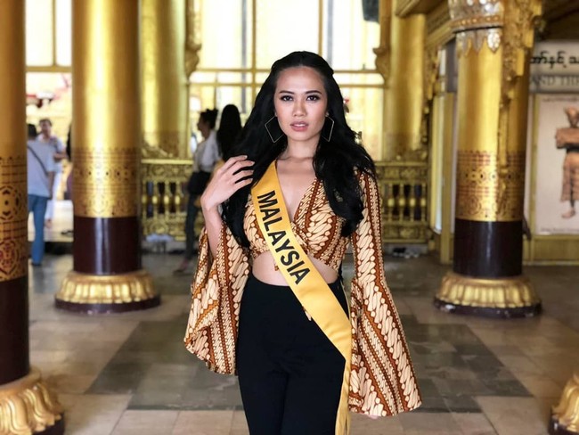 Ratu kecantikan Malaysia Debra Jeanne Poh juga pernah menjadi kontroversi dan diserang netizen Indonesia karena batik. Debra merupakan Miss Grand Malaysia 2018. Foto: dok. Instagram (@debrajeanna.poh)