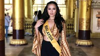 Inilah Debra Jeanne Poh, Miss Grand Malaysia 2018 yang menuai kontroversi gara-gara memakai batik di ajang Miss Grand International yang digelar di Myanmar. Seperti kita tahu, Batik merupakan warisan budaya milik Indonesia dan sudah diakui UNESCO. (Instagram/@debrajeanne.poh)