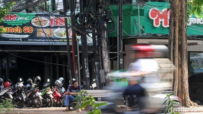 Kabel Kusut dan Semrawut di Blok M