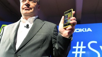 Stephen Elop banyak disalahkan tapi dia membela diri. Aku sungguh hanya bekerja untuk keuntungan para pemegang saham Nokia. Sebagai tambahan, seluruh keputusan bisnis dan strategi yang fundamental dilakukan dengan dukungan dan persetujuan dewan direksi Nokia, tambah dia. Foto: Getty Images