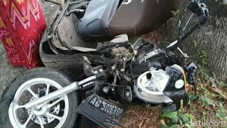 Motor vs Truk di Raya Tulungagung-Blitar, Bapak dan Anak Tewas Motor vs Truk di Raya Tulungagung-Blitar, Bapak dan Anak Tewas