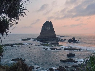 Pantai Papuma, Si Eksotis Kebanggaan Warga Jember Pantai Papuma, Si Eksotis Kebanggaan Warga Jember