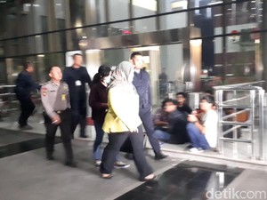 Video: Bupati Bekasi dan Direktur Lippo Tersangka Suap Meikarta