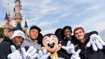 Foto: Ketika Mbappe dkk Main ke Disneyland, Inilah yang Terjadi