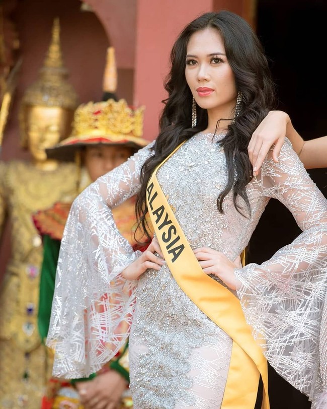 Tak hanya aktivitas untuk menantang dirinya saja, Debra pun aktif di komunitas khusunya perempuan dan anak-anak. Ambisinya adalah memiliki organisasi yang dapat membantu para perempuan dan anak-anak.  Foto: dok. Instagram (@debrajeanna.poh)