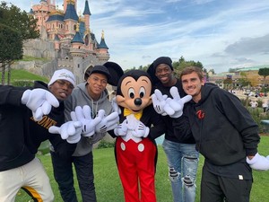 Jago di Lapangan, Begini Kalau Pogba dan Mbappe Main di Disneyland