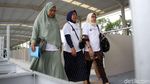 Penampakan Lapak PKL di Skybridge Tanah Abang