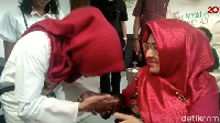 Sang ibu, Retno, mulai sering datang di persidangan anaknya itu. (Foto: dok. 20detik)