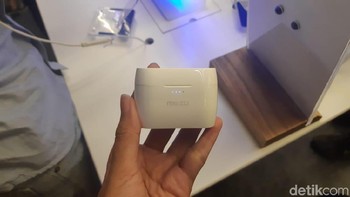 Tidak perlu takut air dan keringat, karena Meizu Pop teruji anti air dengan rating IPX5. (Foto: detikINET/Virgina Maulita Putri)