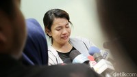 Hesti menceritakan kronologi kematian Retno, ibunda Roro Fitria.