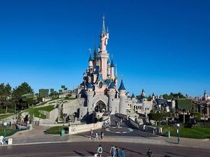 Gara-gara Eskalator Rusak, Seisi Disneyland Paris Panik