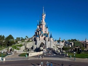 Gara-gara Eskalator Rusak, Seisi Disneyland Paris Panik