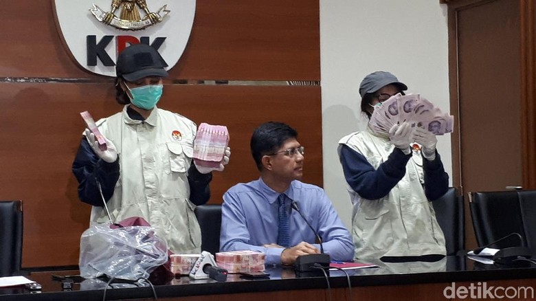 Kode Suap Meikarta: Tina Toon, Windu hingga Melvin Kode Suap Meikarta: Tina Toon, Windu hingga Melvin