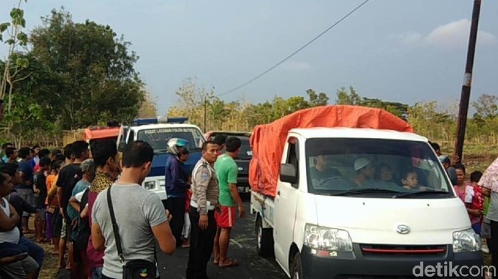 Truk Angkut Pakan Ternak Terguling di Gunungkidul, 4 Meninggal