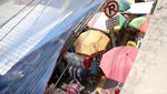 Penampakan Lapak PKL di Skybridge Tanah Abang