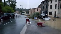 Thirion menambahkan, tim penyelamat pun mengatakan satu orang korban diketahui tersapu oleh air saat sedang tidur. Bruno Miguel Milhazes/via Reuters.