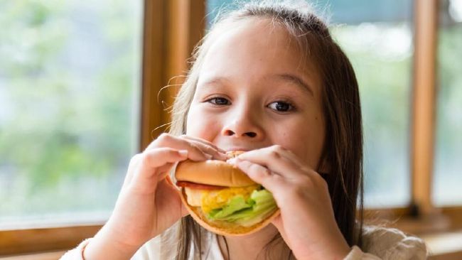 Pengaruh Konsumsi Fast Food dengan Kemampuan Belajar Anak