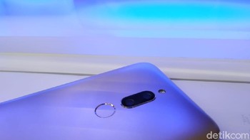 Meizu menyematkan kamera belakang ganda berukuran 13 MP dan 2 MP. Sementara kamera selife berukuran 8 MP. (Foto: detikINET/Agus Tri Haryanto)