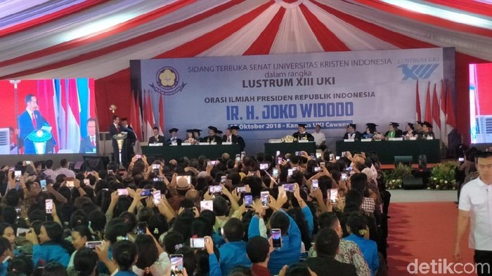 Jokowi Hadiri Sidang Terbuka Senat Universitas Kristen Indonesia