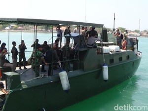 Bantu Korban Gempa Situbondo, Polisi-TNI Tambah Personel ke Sumenep